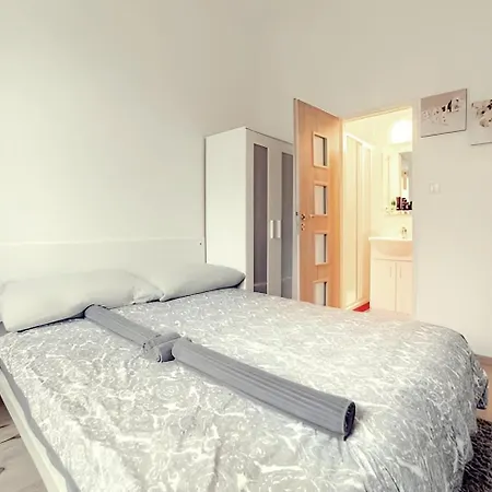 Stylish Apartment In Heart Of Zizkov Near Iconic Sites Prague Exterior photo