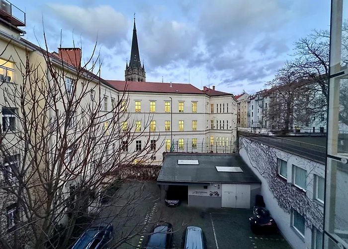 Stylish Apartment In Heart Of Zizkov Near Iconic Sites